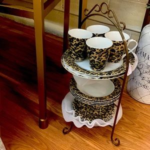 15 piece leopard print plate set with iron rack